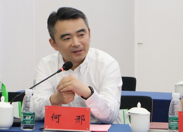 鹰盟资本管理合伙人 何 邢 鹰盟资本管理合伙人 何 邢